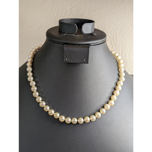 8mm Strand of 18.5" Glass Faux Pearls W/ Goldtone Barrel Clasp - Picture 5 of 5